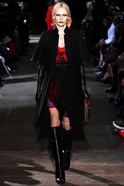 Look 14